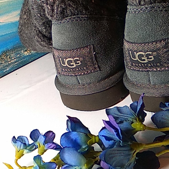 UGG - Picture 2 of 4